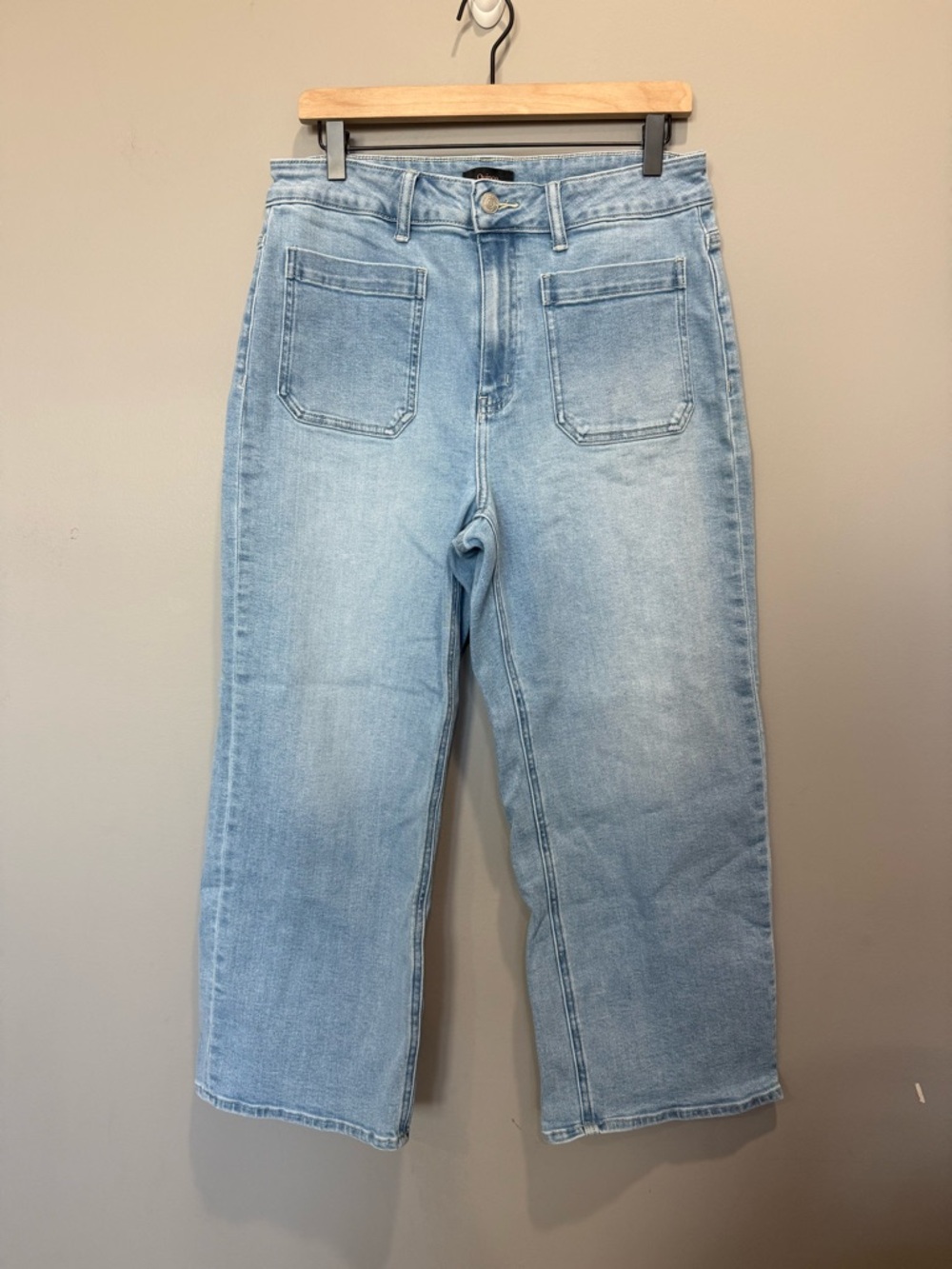 Quince Bella Stretch Light Wash Pocket Front Wide Leg Cropped Jeans - Picture 2 of 6